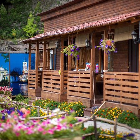 Bilya Richky Hotel Kamianets-Podilskyi Exterior foto