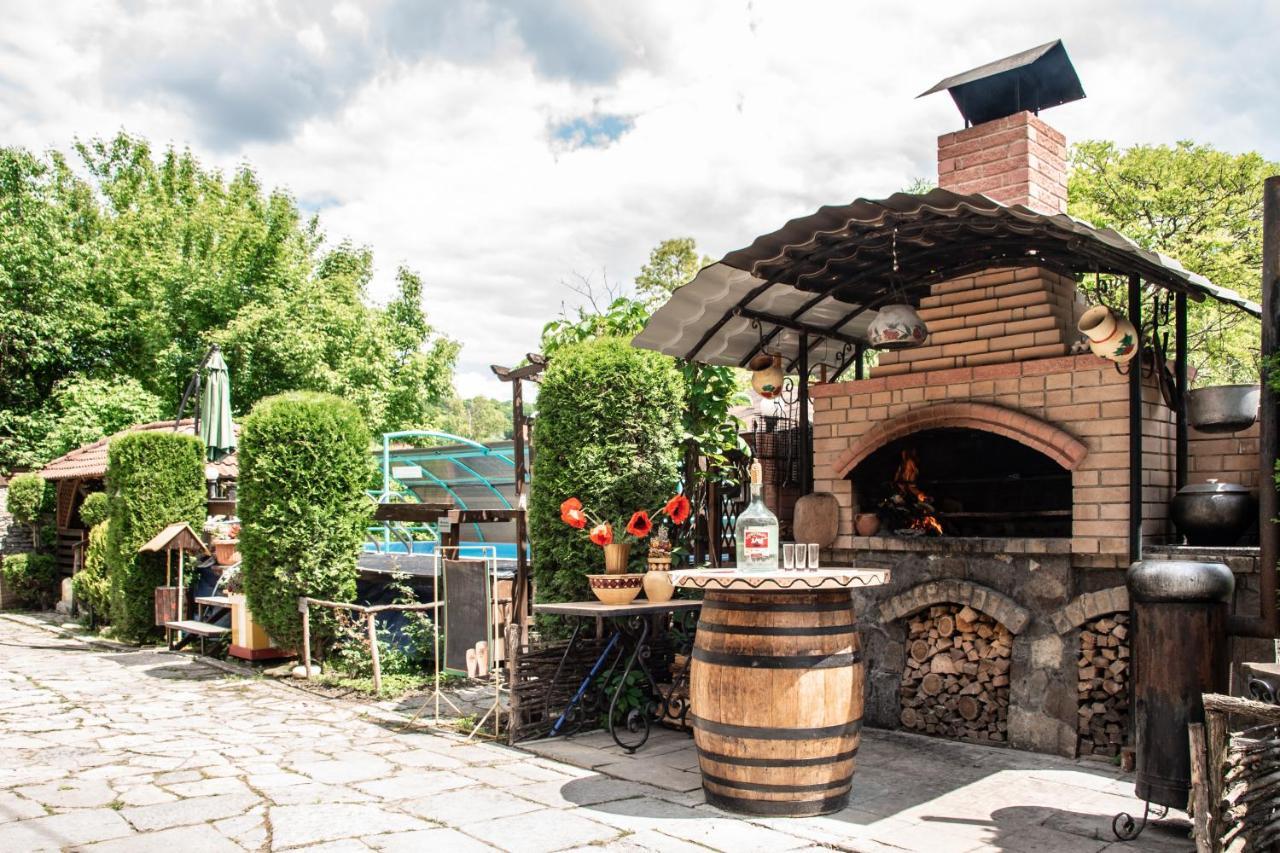 Bilya Richky Hotel Kamianets-Podilskyi Exterior foto
