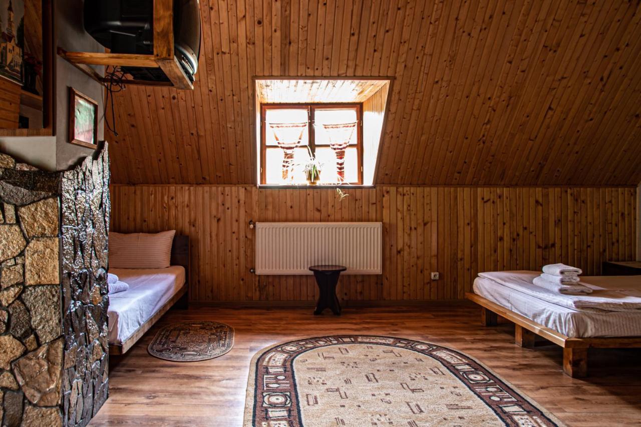 Bilya Richky Hotel Kamianets-Podilskyi Exterior foto
