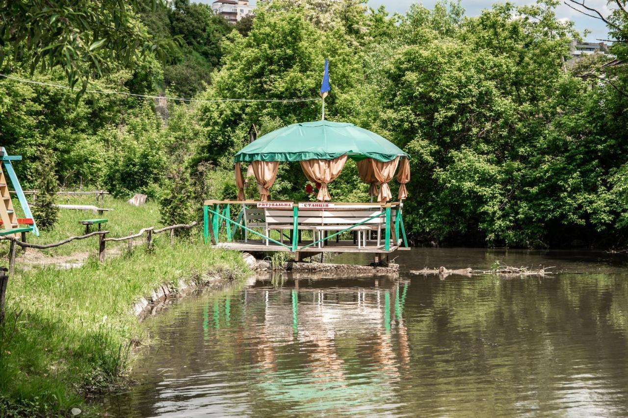 Bilya Richky Hotel Kamianets-Podilskyi Exterior foto