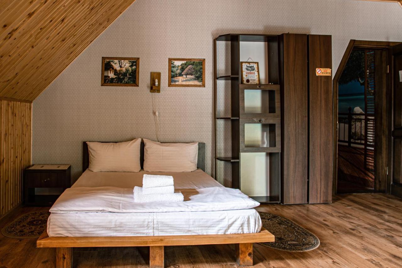 Bilya Richky Hotel Kamianets-Podilskyi Exterior foto
