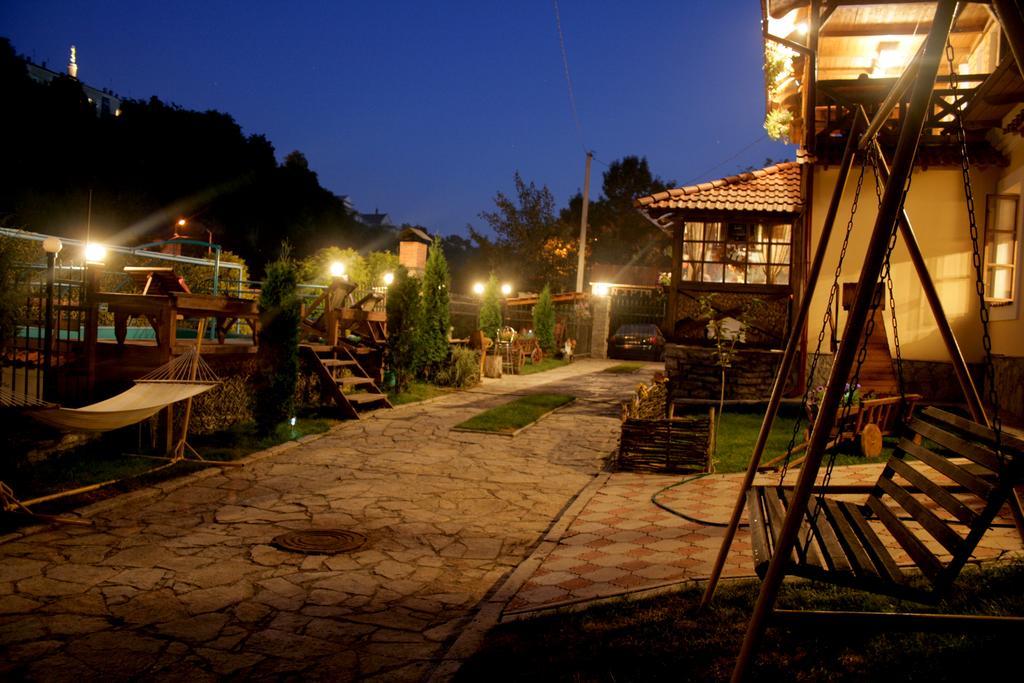 Bilya Richky Hotel Kamianets-Podilskyi Exterior foto