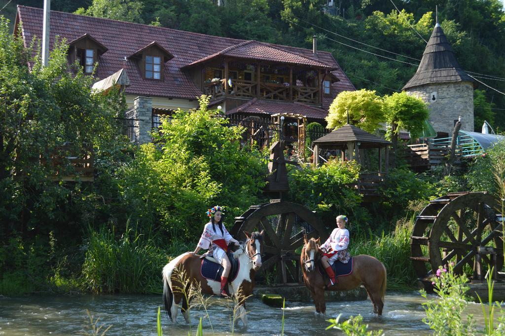 Bilya Richky Hotel Kamianets-Podilskyi Exterior foto