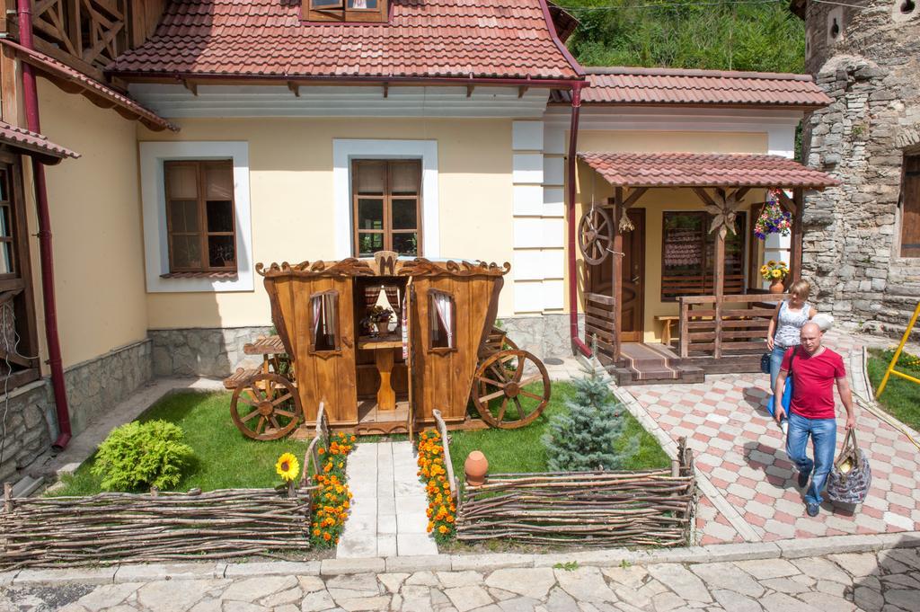 Bilya Richky Hotel Kamianets-Podilskyi Exterior foto