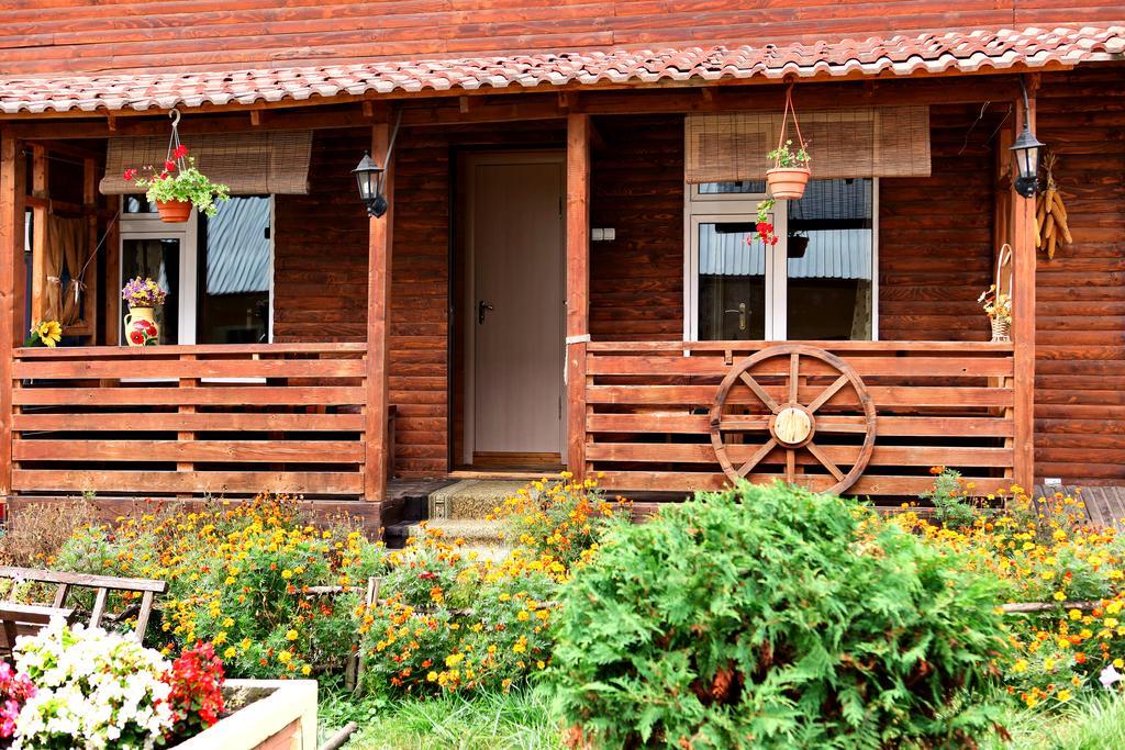Bilya Richky Hotel Kamianets-Podilskyi Exterior foto