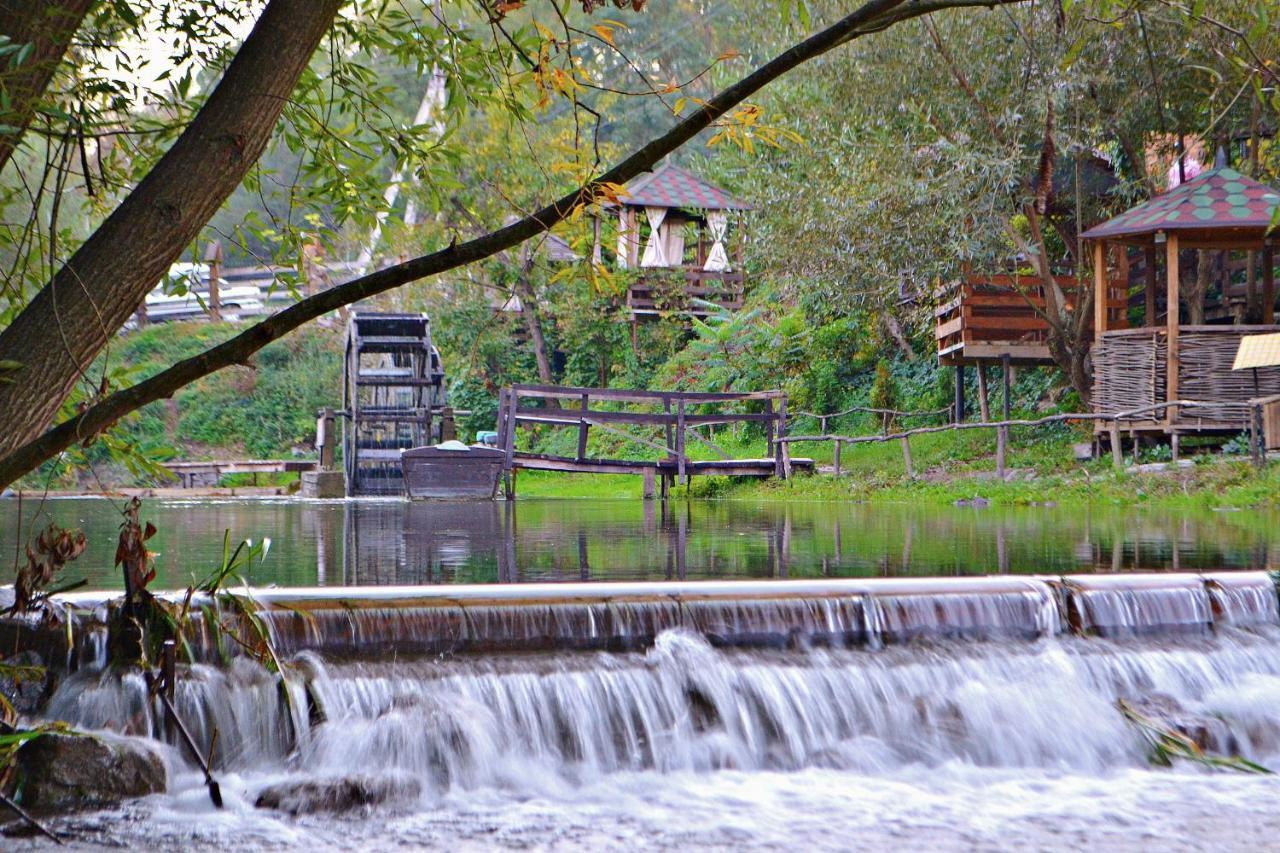 Bilya Richky Hotel Kamianets-Podilskyi Exterior foto